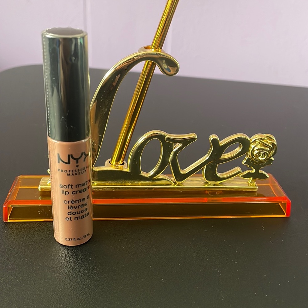 ⭐️HOST PICK⭐️ NYX Professional Makeup Soft Matte Lip Cream SMLC04 LONDON NWT $11